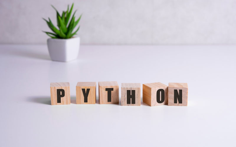 Python có ưu điểm là khá dễ học bởi cú pháp đơn giản
